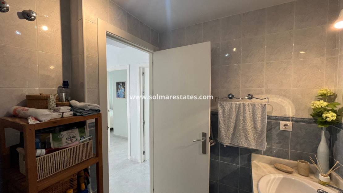2 slaapkamer Appartement te koop in Villamartin met zwembad - € 164.995 (Ref: 9937212)