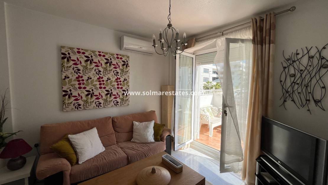 2 slaapkamer Appartement te koop in Villamartin met zwembad - € 164.995 (Ref: 9937212)