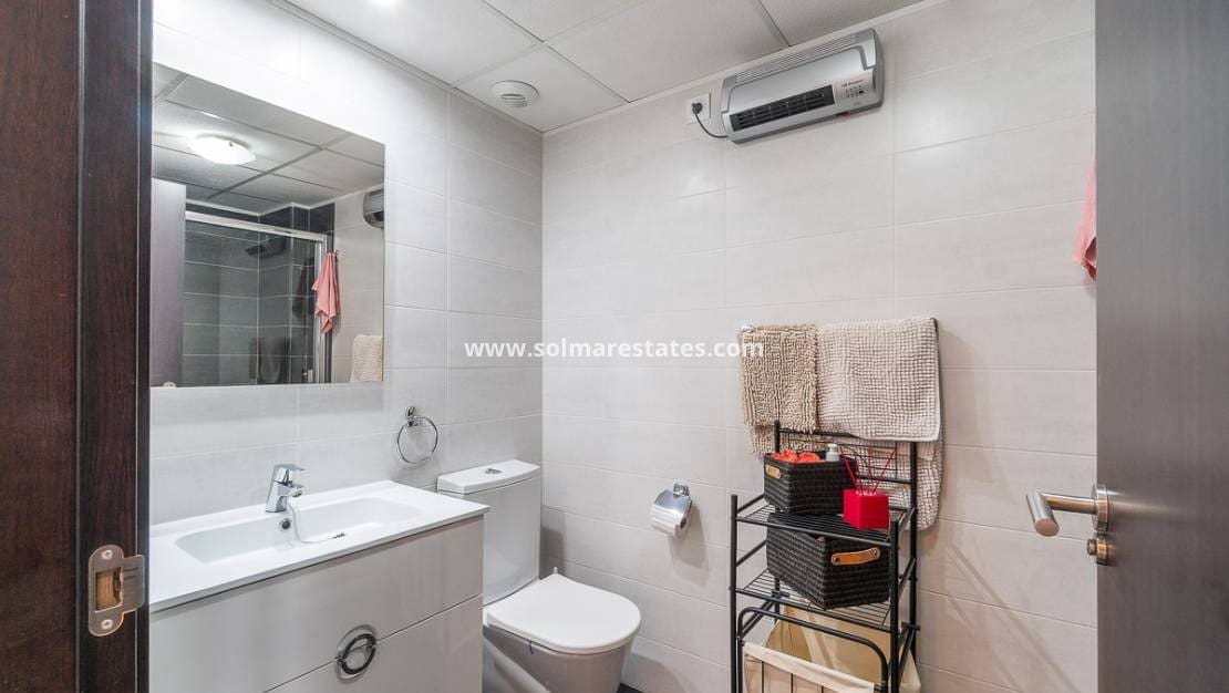 2 bedroom Apartment for sale in Villamartin with pool - € 220,000 (Ref: 9938510)