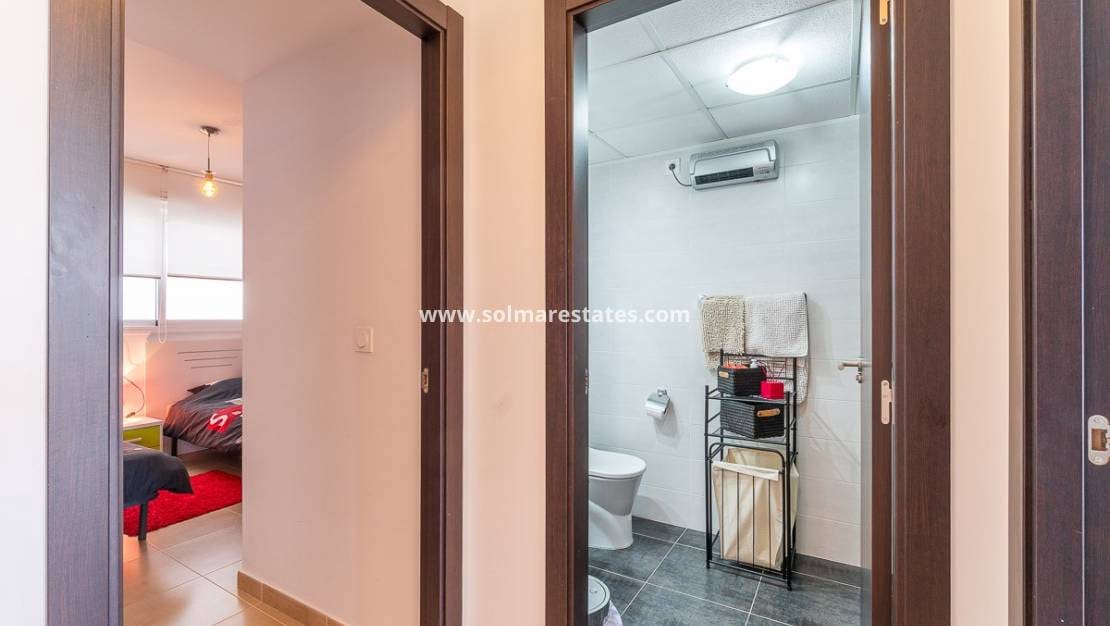 2 bedroom Apartment for sale in Villamartin with pool - € 220,000 (Ref: 9938510)