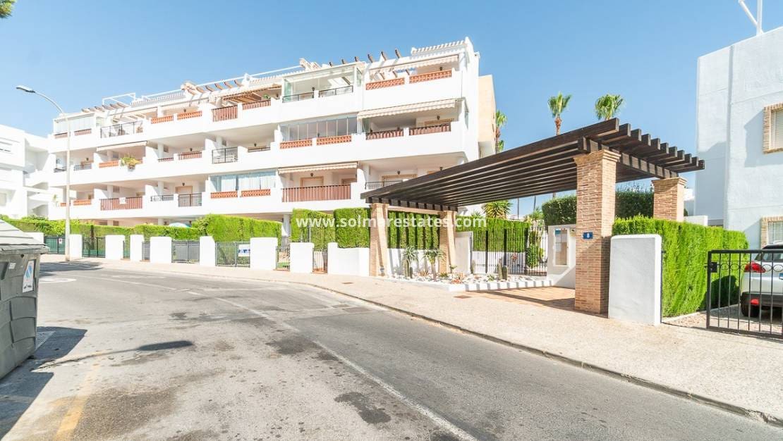 2 bedroom Apartment for sale in Villamartin with pool - € 220,000 (Ref: 9938510)