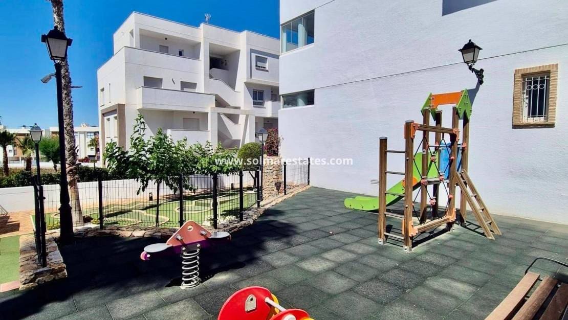 2 bedroom Apartment for sale in Villamartin with pool - € 220,000 (Ref: 9938510)
