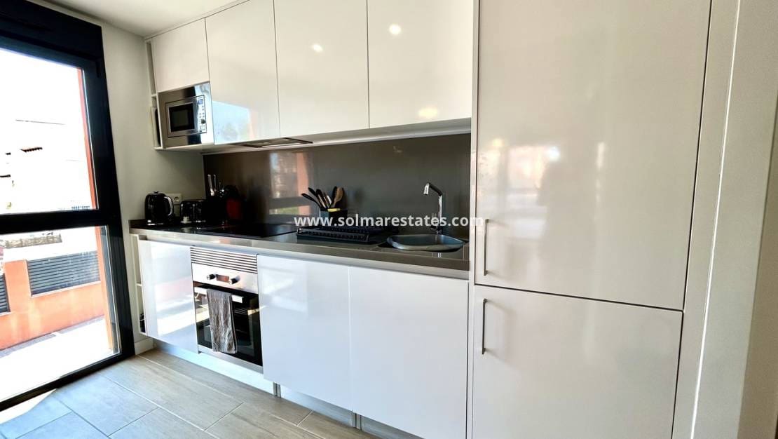 2 sypialnia Apartament na sprzedaż w Villamartin z basenem - 254 950 € (Ref: 9938511)