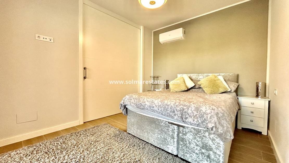 2 sypialnia Apartament na sprzedaż w Villamartin z basenem - 254 950 € (Ref: 9938511)