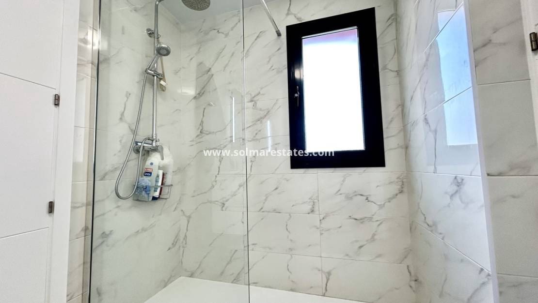 2 sypialnia Apartament na sprzedaż w Villamartin z basenem - 254 950 € (Ref: 9938511)