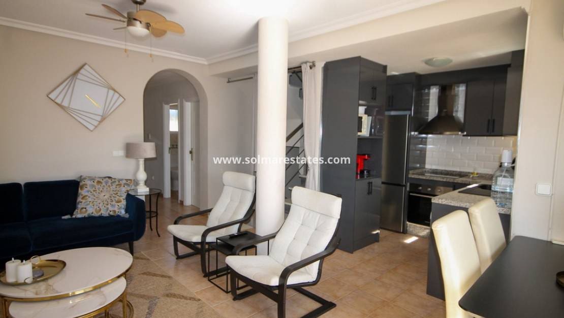 4 soveværelse Byhus til salg i Villamartin med swimmingpool - € 269.000 (Ref: 9938513)