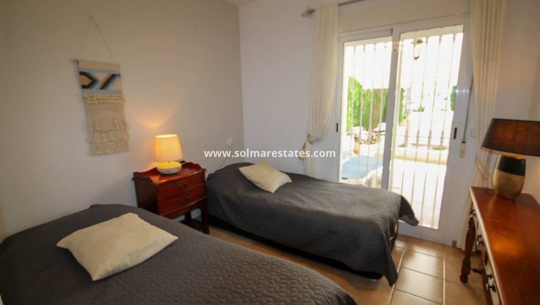 4 soveværelse Byhus til salg i Villamartin med swimmingpool - € 269.000 (Ref: 9938513)