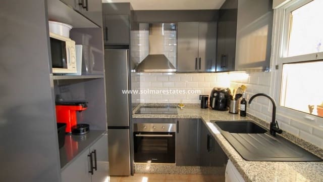 4 soveværelse Byhus til salg i Villamartin, Orihuela med swimmingpool - € 269.000 (Ref: 9938513)