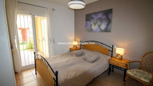 4 soveværelse Byhus til salg i Villamartin, Orihuela med swimmingpool - € 269.000 (Ref: 9938513)