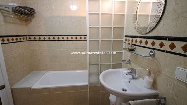 4 soveværelse Byhus til salg i Villamartin, Orihuela med swimmingpool - € 269.000 (Ref: 9938513)