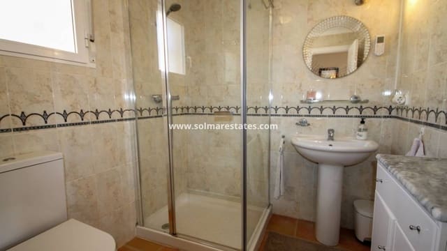 4 soveværelse Byhus til salg i Villamartin, Orihuela med swimmingpool - € 269.000 (Ref: 9938513)