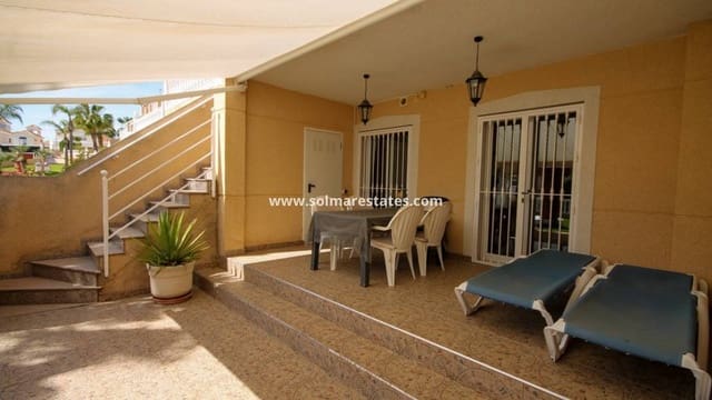 4 soveværelse Byhus til salg i Villamartin, Orihuela med swimmingpool - € 269.000 (Ref: 9938513)