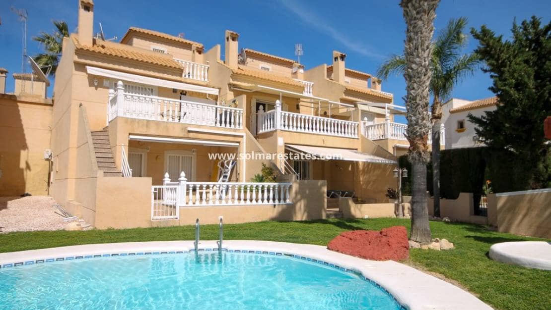 4 soveværelse Byhus til salg i Villamartin med swimmingpool - € 269.000 (Ref: 9938513)