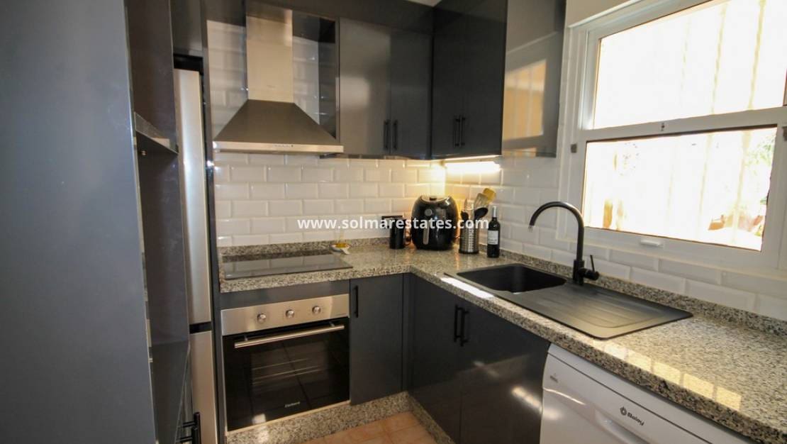 4 soveværelse Byhus til salg i Villamartin med swimmingpool - € 269.000 (Ref: 9938513)