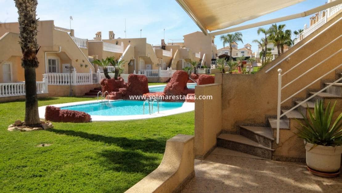 4 soveværelse Byhus til salg i Villamartin med swimmingpool - € 269.000 (Ref: 9938513)