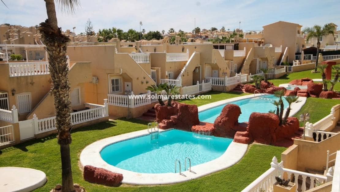 4 soveværelse Byhus til salg i Villamartin med swimmingpool - € 269.000 (Ref: 9938513)