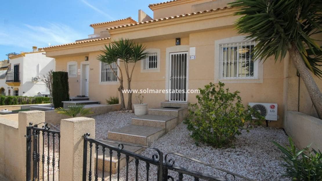 4 soveværelse Byhus til salg i Villamartin med swimmingpool - € 269.000 (Ref: 9938513)