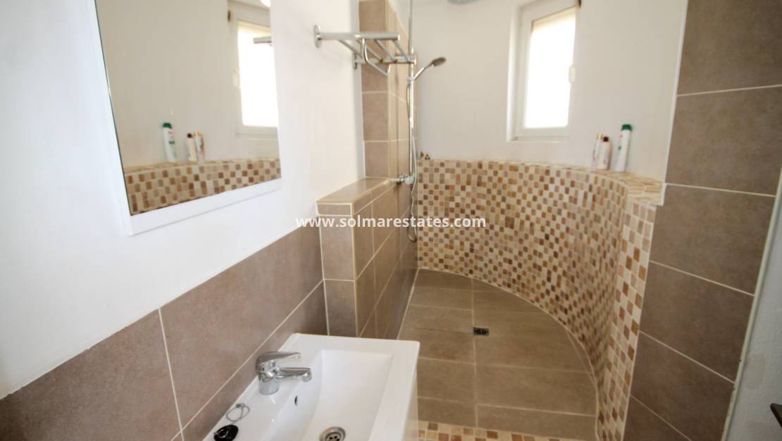 3 Zimmer Villa zu verkaufen in Villamartin mit Pool - 399.950 € (Ref: 9938514)