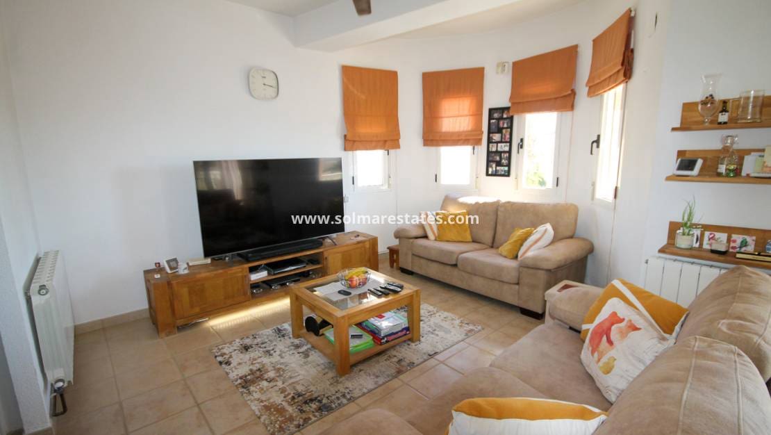 3 Zimmer Villa zu verkaufen in Villamartin mit Pool - 399.950 € (Ref: 9938514)