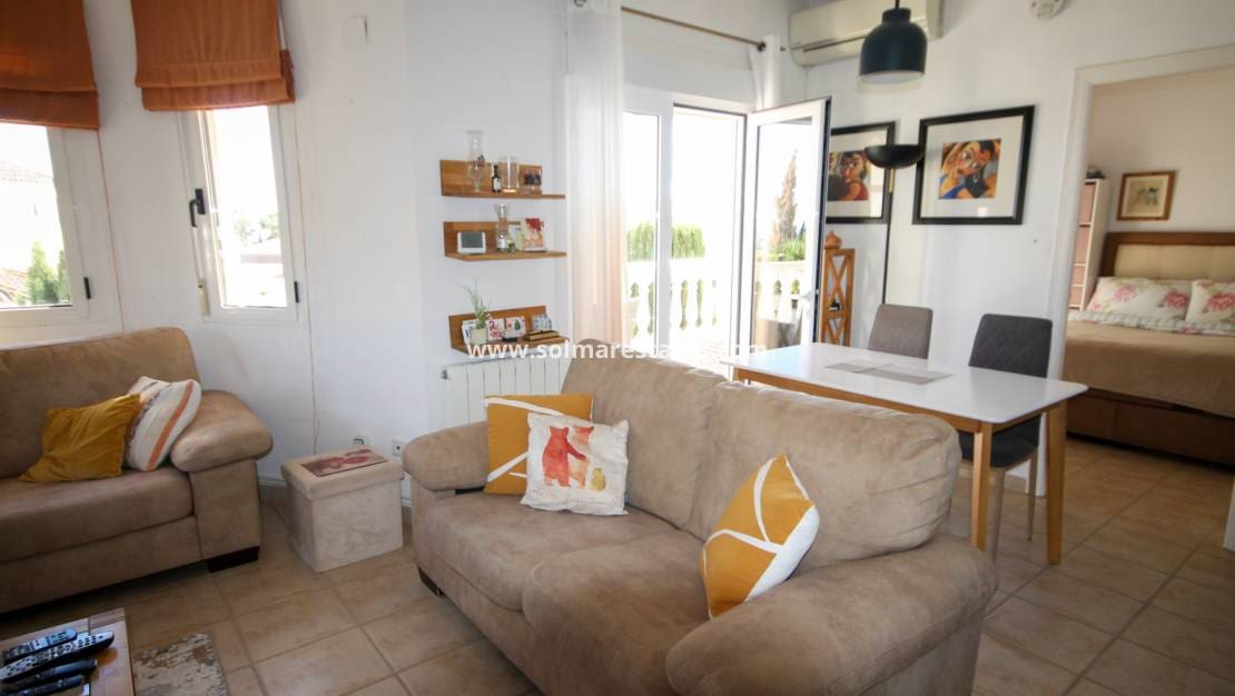 3 Zimmer Villa zu verkaufen in Villamartin mit Pool - 399.950 € (Ref: 9938514)