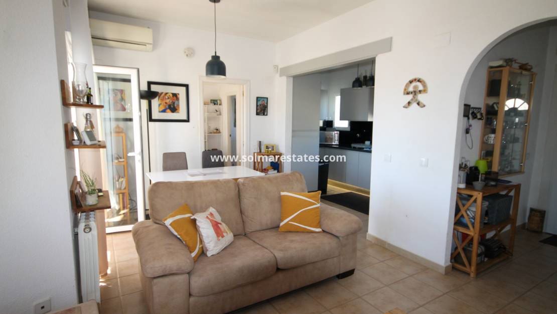 3 Zimmer Villa zu verkaufen in Villamartin mit Pool - 399.950 € (Ref: 9938514)