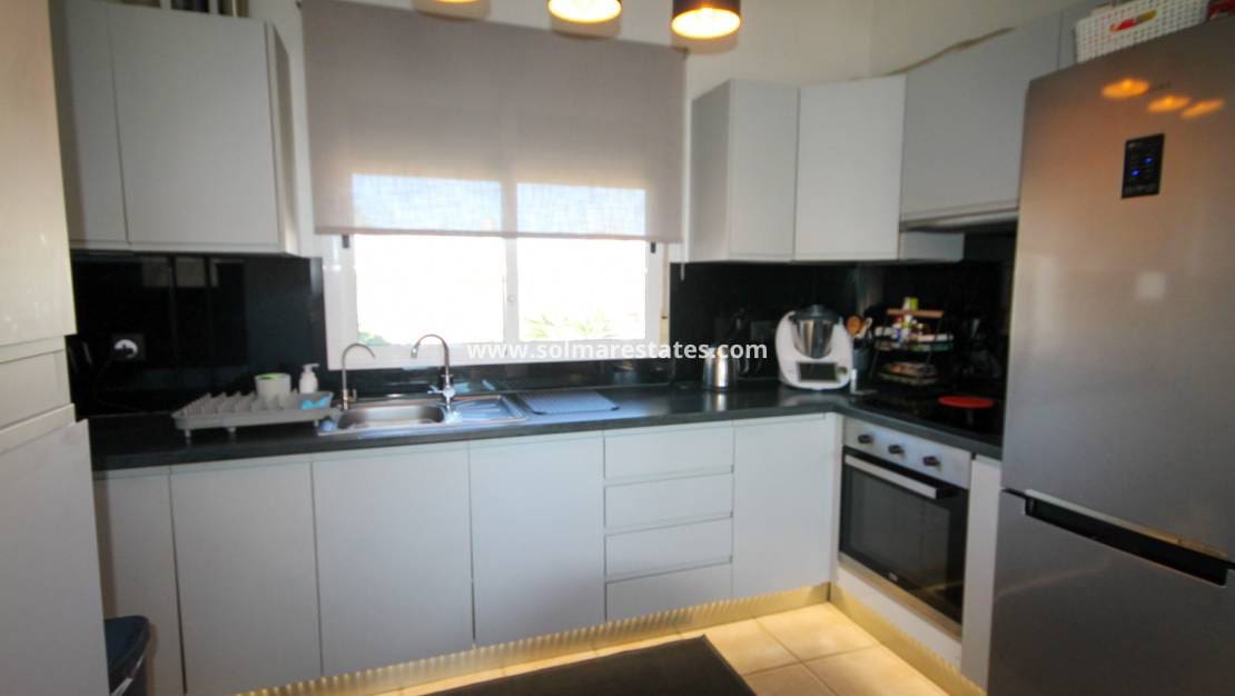 3 Zimmer Villa zu verkaufen in Villamartin mit Pool - 399.950 € (Ref: 9938514)