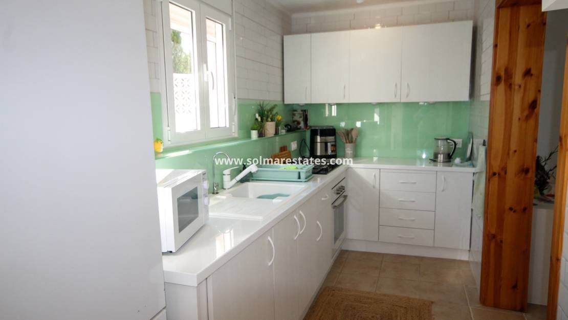 3 Zimmer Villa zu verkaufen in Villamartin mit Pool - 399.950 € (Ref: 9938514)