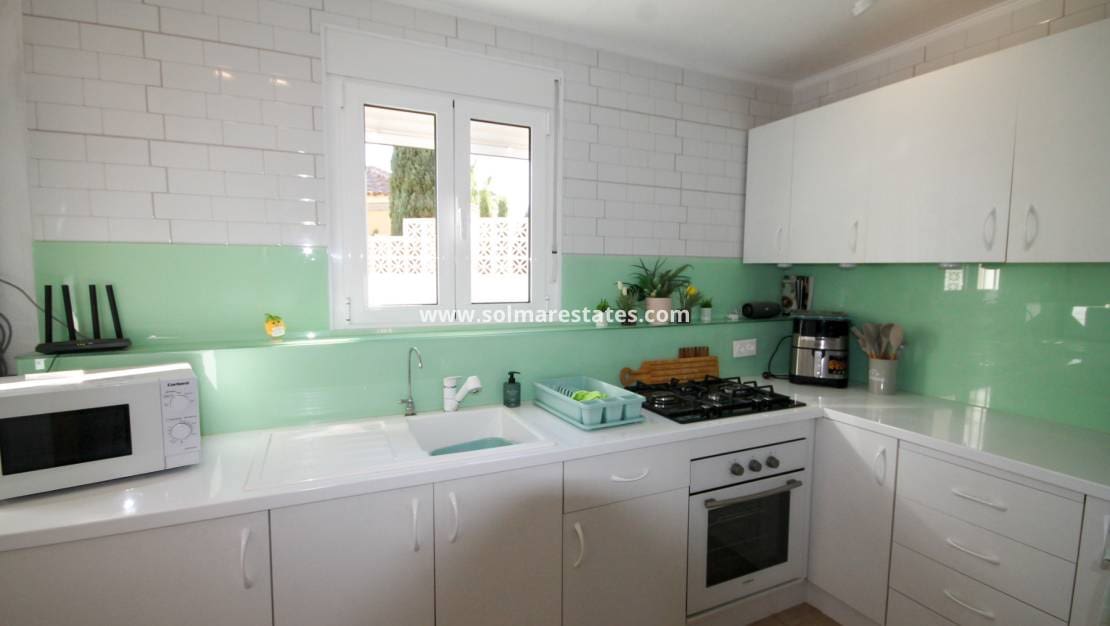 3 Zimmer Villa zu verkaufen in Villamartin mit Pool - 399.950 € (Ref: 9938514)