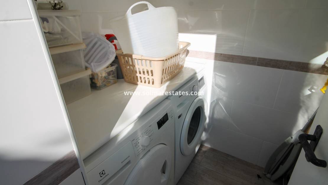 3 Zimmer Villa zu verkaufen in Villamartin mit Pool - 399.950 € (Ref: 9938514)