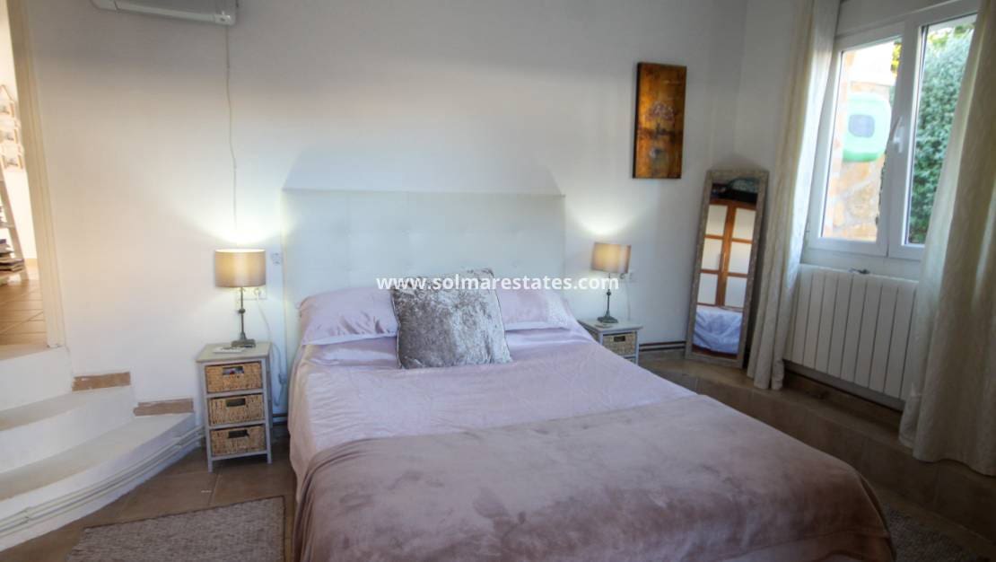 3 Zimmer Villa zu verkaufen in Villamartin mit Pool - 399.950 € (Ref: 9938514)