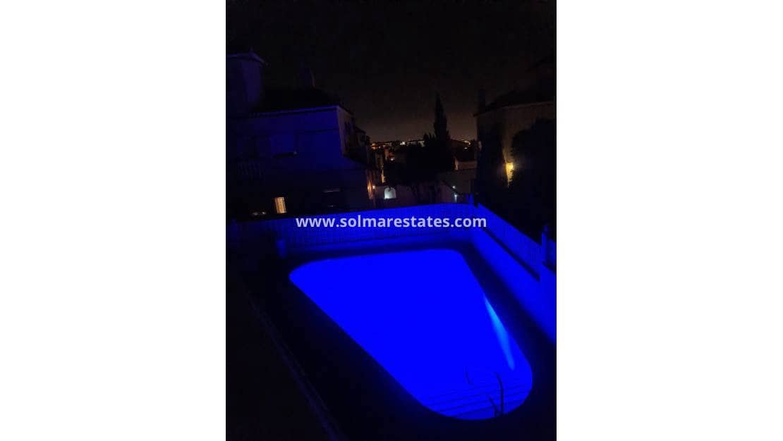 3 Zimmer Villa zu verkaufen in Villamartin mit Pool - 399.950 € (Ref: 9938514)