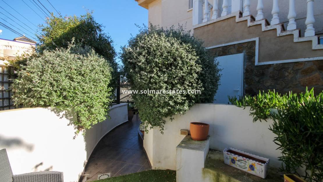 3 Zimmer Villa zu verkaufen in Villamartin mit Pool - 399.950 € (Ref: 9938514)
