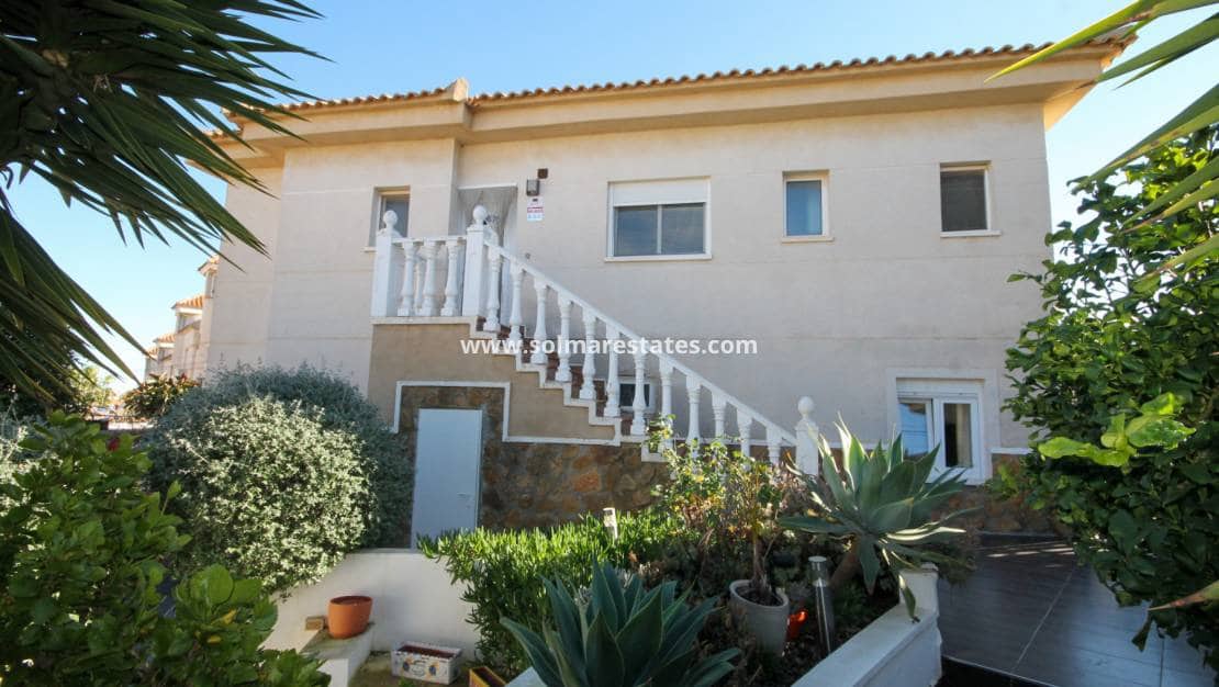 3 Zimmer Villa zu verkaufen in Villamartin mit Pool - 399.950 € (Ref: 9938514)