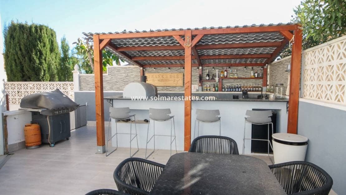 3 Zimmer Villa zu verkaufen in Villamartin mit Pool - 399.950 € (Ref: 9938514)