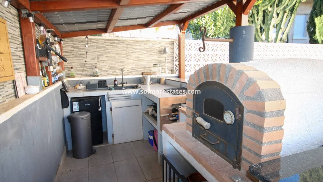 3 Zimmer Villa zu verkaufen in Villamartin mit Pool - 399.950 € (Ref: 9938514)