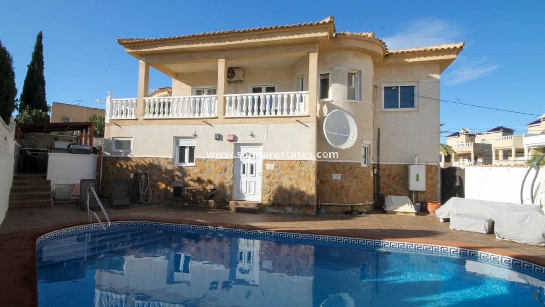 3 Zimmer Villa zu verkaufen in Villamartin mit Pool - 399.950 € (Ref: 9938514)