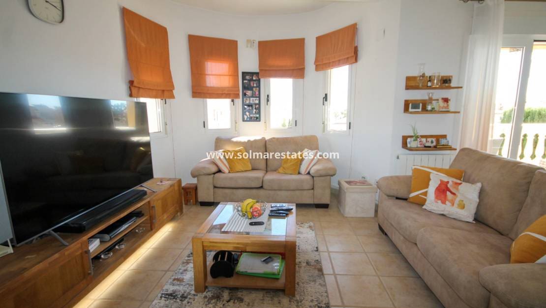 3 Zimmer Villa zu verkaufen in Villamartin mit Pool - 399.950 € (Ref: 9938514)