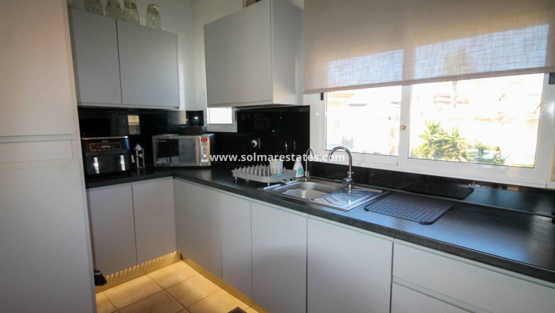 3 Zimmer Villa zu verkaufen in Villamartin mit Pool - 399.950 € (Ref: 9938514)