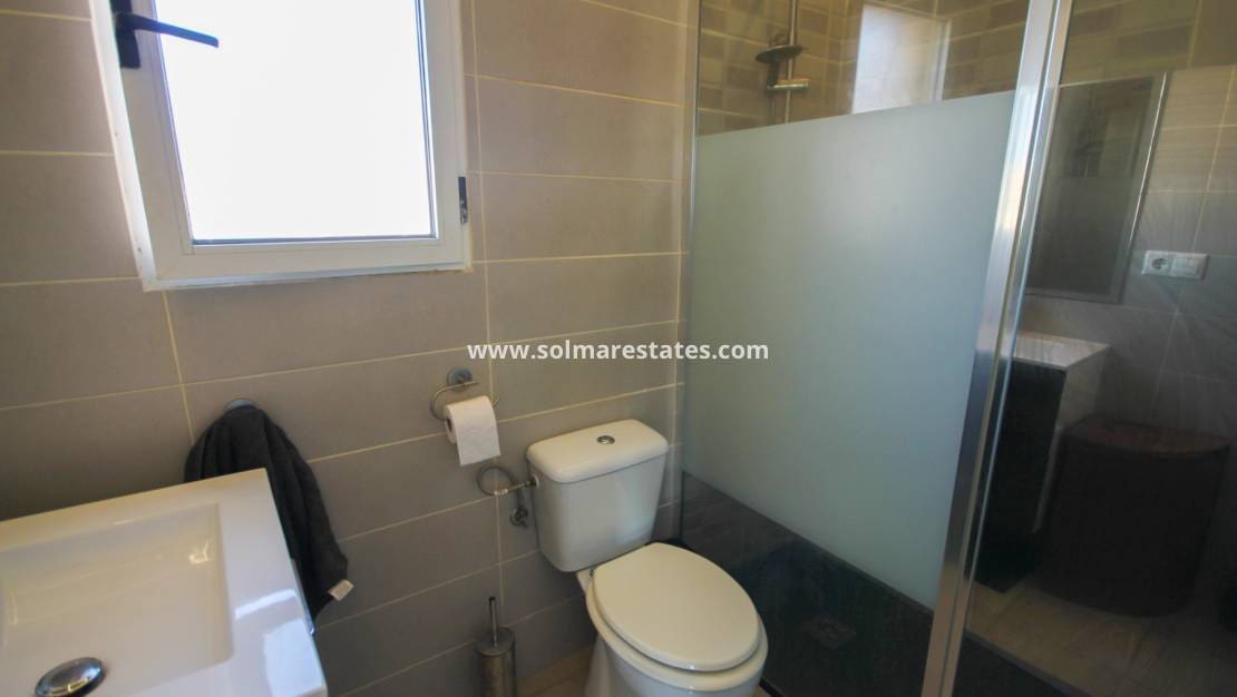 3 Zimmer Villa zu verkaufen in Villamartin mit Pool - 399.950 € (Ref: 9938514)