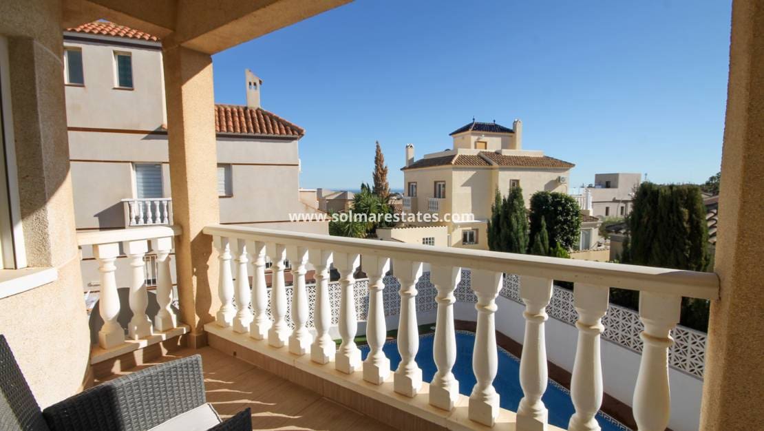 3 Zimmer Villa zu verkaufen in Villamartin mit Pool - 399.950 € (Ref: 9938514)