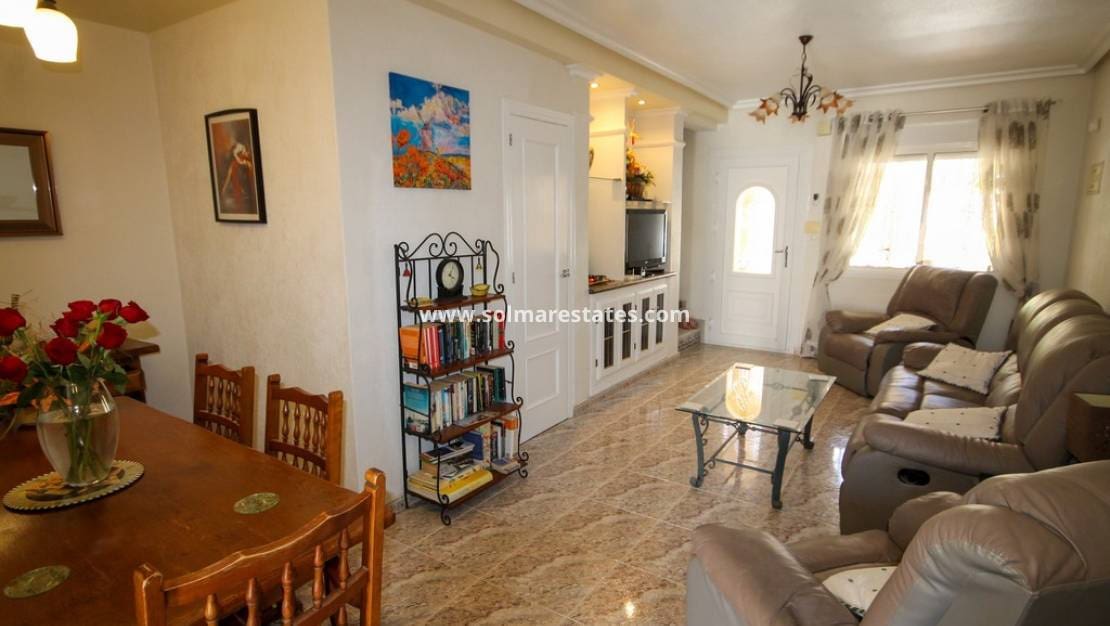3 soveværelse Byhus til salg i Villamartin med swimmingpool - € 225.000 (Ref: 9938515)
