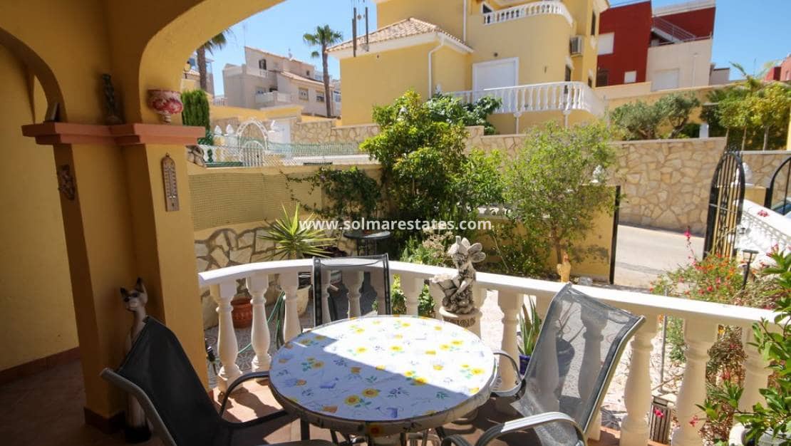 3 soveværelse Byhus til salg i Villamartin med swimmingpool - € 225.000 (Ref: 9938515)