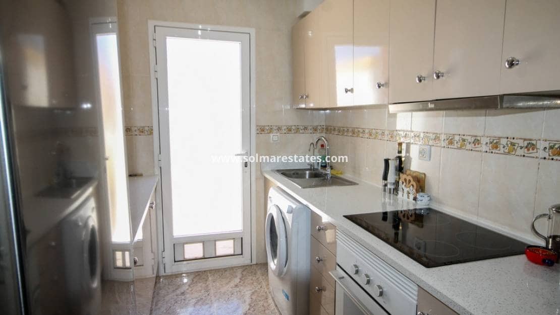 3 soveværelse Byhus til salg i Villamartin med swimmingpool - € 225.000 (Ref: 9938515)