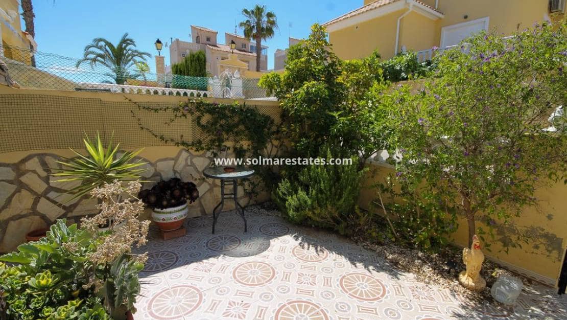 3 soveværelse Byhus til salg i Villamartin med swimmingpool - € 225.000 (Ref: 9938515)