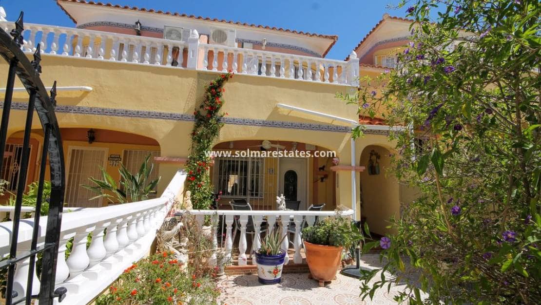 3 soveværelse Byhus til salg i Villamartin med swimmingpool - € 225.000 (Ref: 9938515)