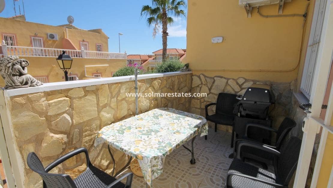 3 soveværelse Byhus til salg i Villamartin med swimmingpool - € 225.000 (Ref: 9938515)