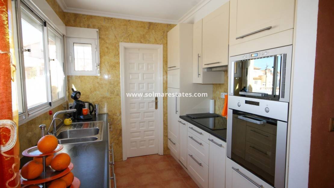 4 quarto Moradia para venda em Villamartin com piscina - 490 000 € (Ref: 9938516)