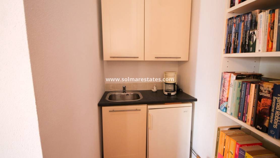 4 quarto Moradia para venda em Villamartin com piscina - 490 000 € (Ref: 9938516)