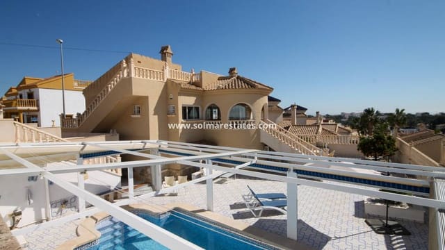 4 makuuhuone Huvila myytävänä paikassa Villamartin, Orihuela mukana uima-altaan - 490 000 € (Ref: 9938516)