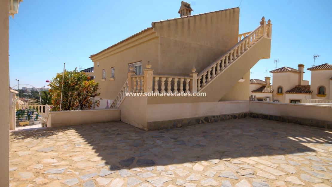 4 quarto Moradia para venda em Villamartin com piscina - 490 000 € (Ref: 9938516)